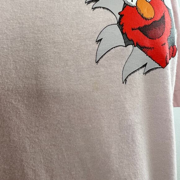 KAWS x Uniqlo x Sesame Street Pink Short Sleeve Crew Elmo Graphic Tee Shirt S - Picture 9 of 11